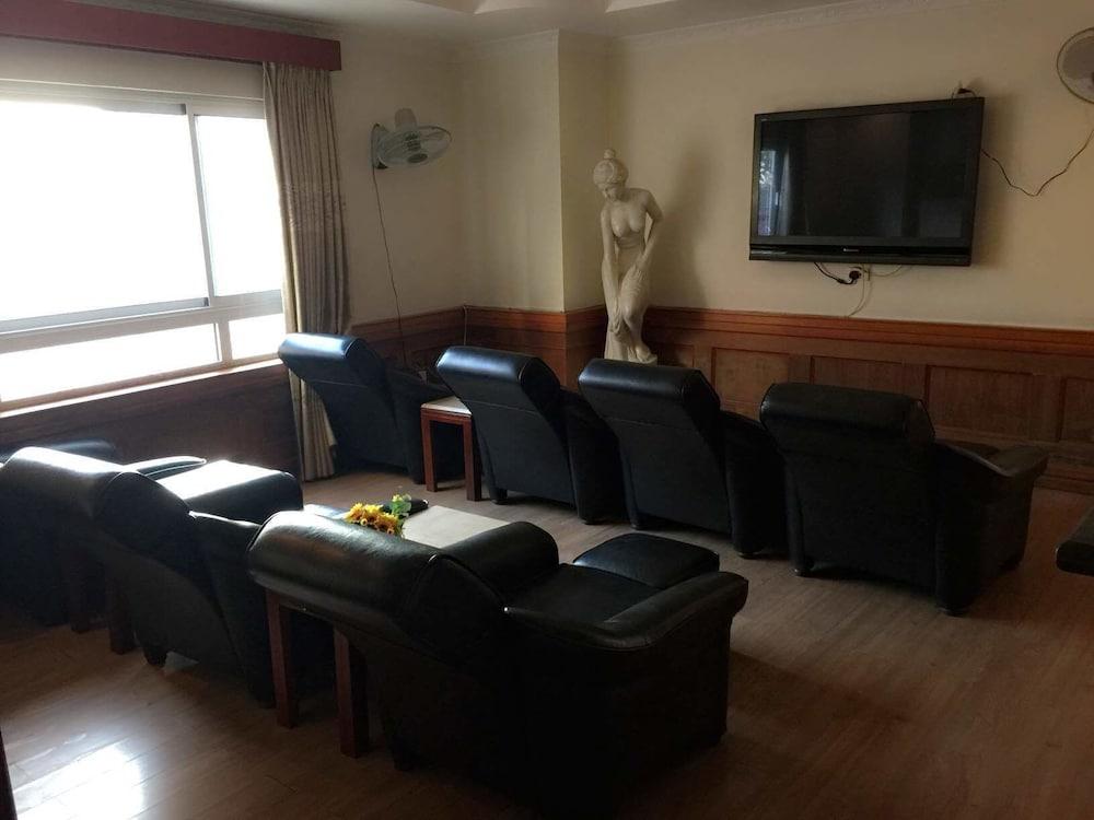 A25 - Bach Mai Hotel 2*
