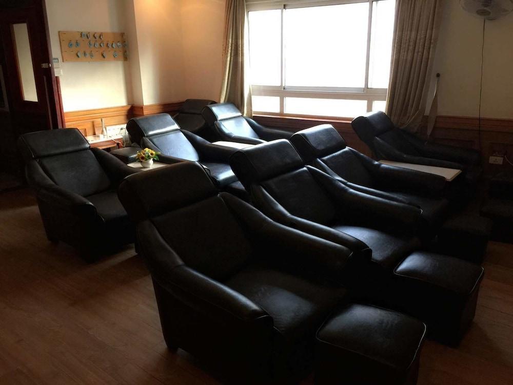 Khách sạn A25 - 221 Bạch Mai 2*